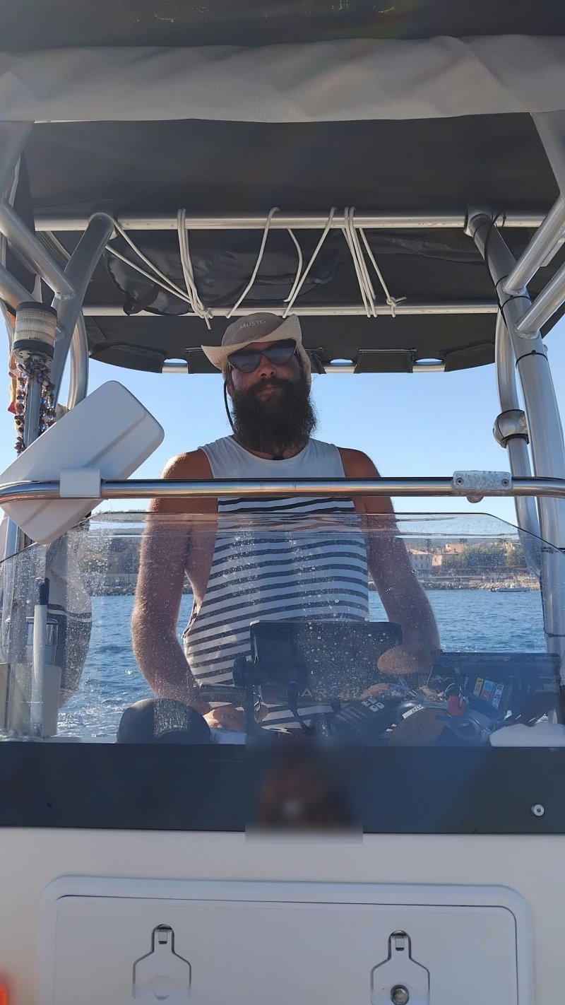Bastien at the helm of O2 Mer, seen from the front
